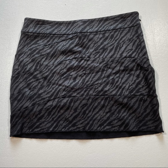 Express Zebra Mini Skirt Gray Black - Picture 2 of 8